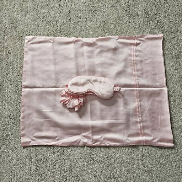 Shabby Chic Pink Satin Sleep Set - Picture 1 of 2